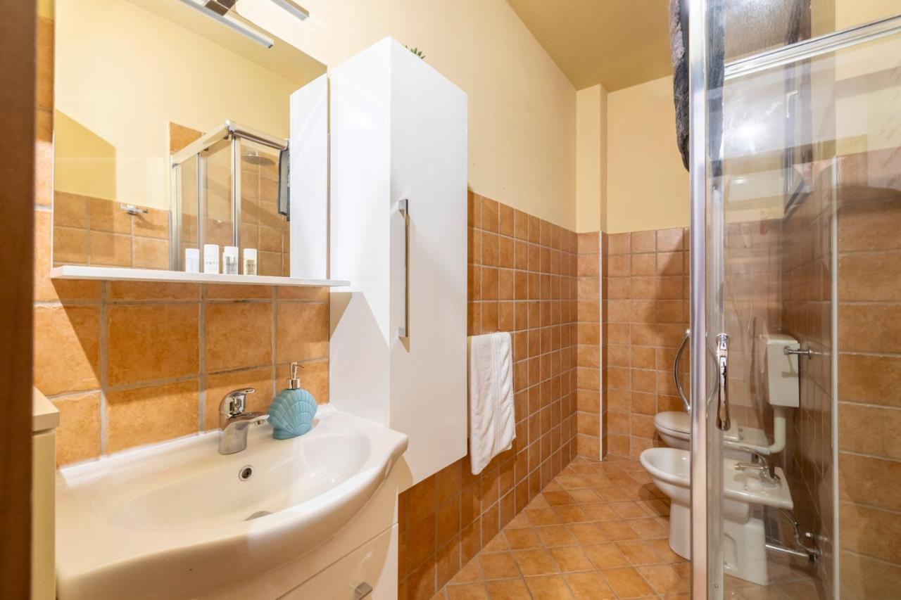 Апартаменти Leonardo Academy In 5' - Parcheggio Gratis - Laghi & Wi-Fi Сесто-Календе Екстер'єр фото