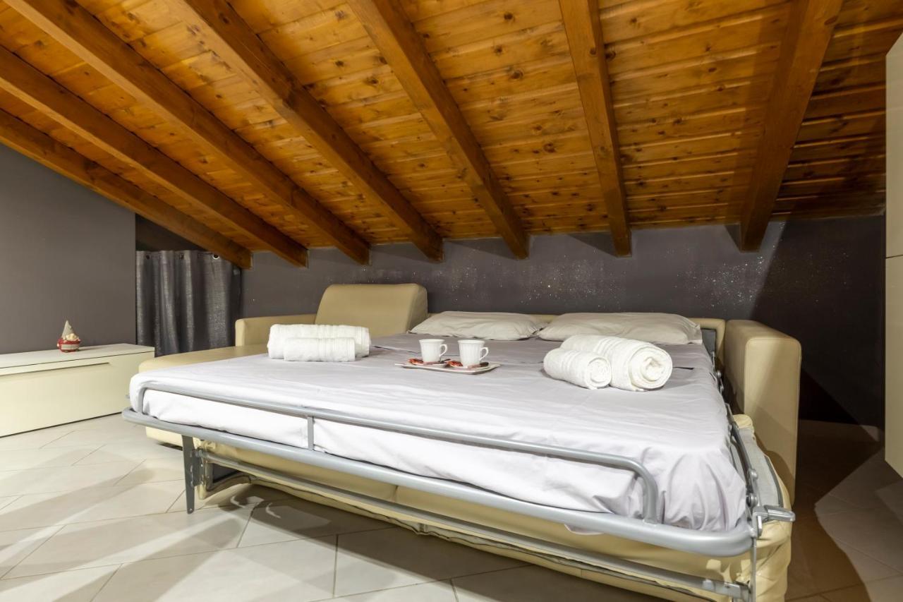 Апартаменти Leonardo Academy In 5' - Parcheggio Gratis - Laghi & Wi-Fi Сесто-Календе Екстер'єр фото