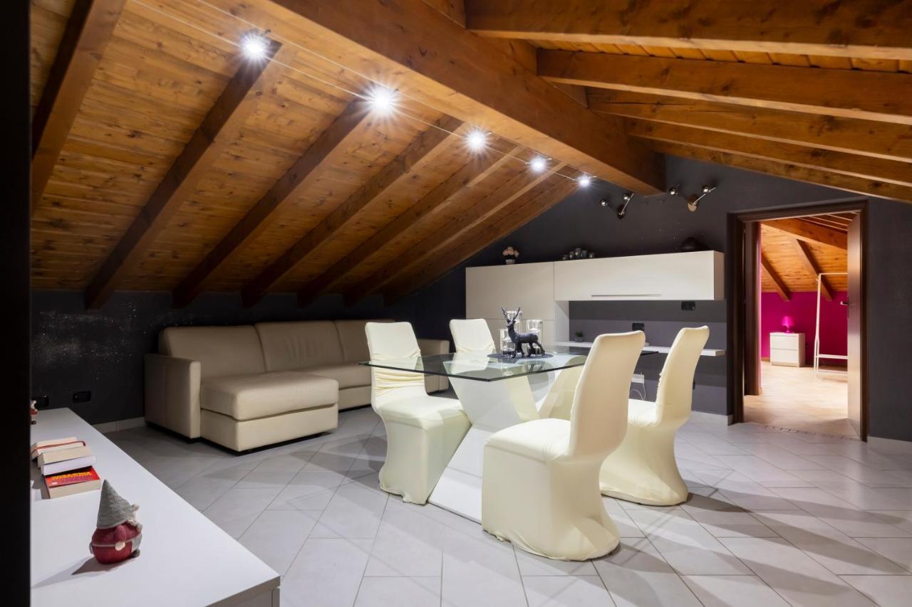 Апартаменти Leonardo Academy In 5' - Parcheggio Gratis - Laghi & Wi-Fi Сесто-Календе Екстер'єр фото